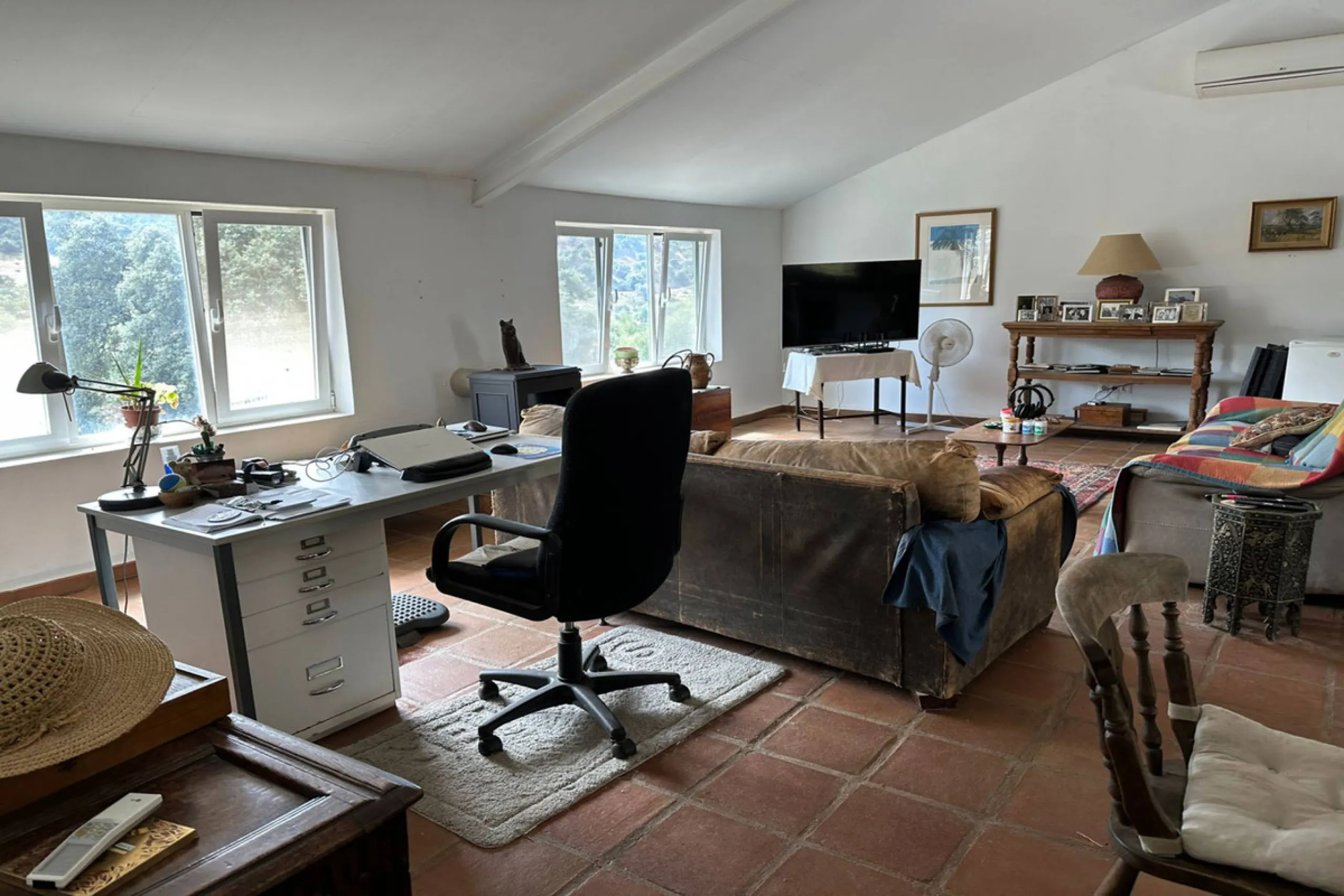 For sale Gaucin - luxury meets tradition in the heart of Southern Spain!   All 100% paperwork in order . Property has DAFO Nestled amidst the captivating landscapes near the picturesque white village of Gaucin, this exquisite Country Estate effortlessly c