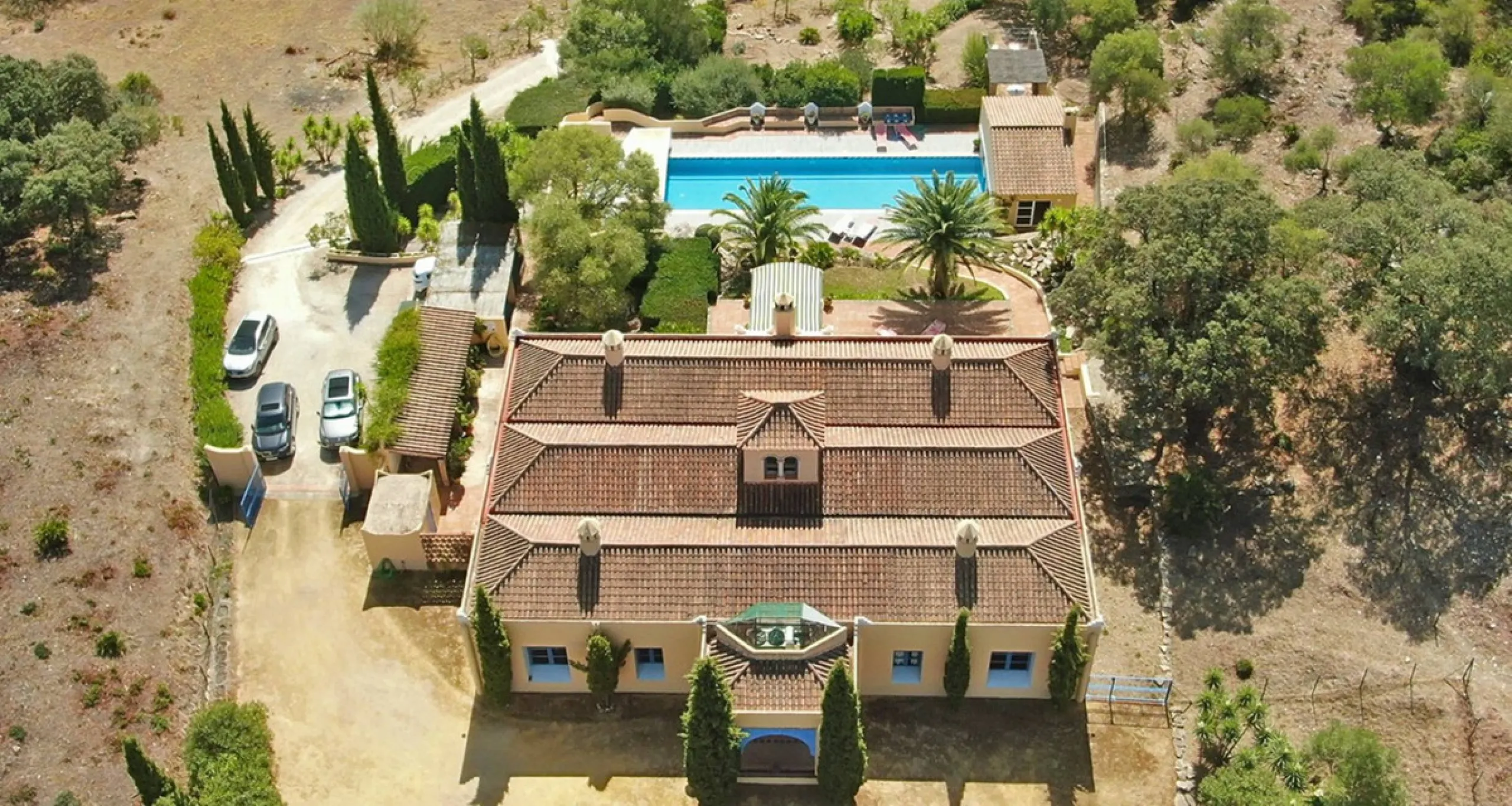 For sale Gaucin - luxury meets tradition in the heart of Southern Spain!   All 100% paperwork in order . Property has DAFO Nestled amidst the captivating landscapes near the picturesque white village of Gaucin, this exquisite Country Estate effortlessly c