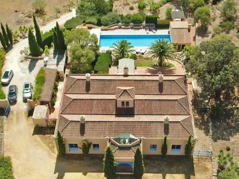 For sale Gaucin - luxury meets tradition in the heart of Southern Spain!   All 100% paperwork in order . Property has DAFO Nestled amidst the captivating landscapes near the picturesque white village of Gaucin, this exquisite Country Estate effortlessly c