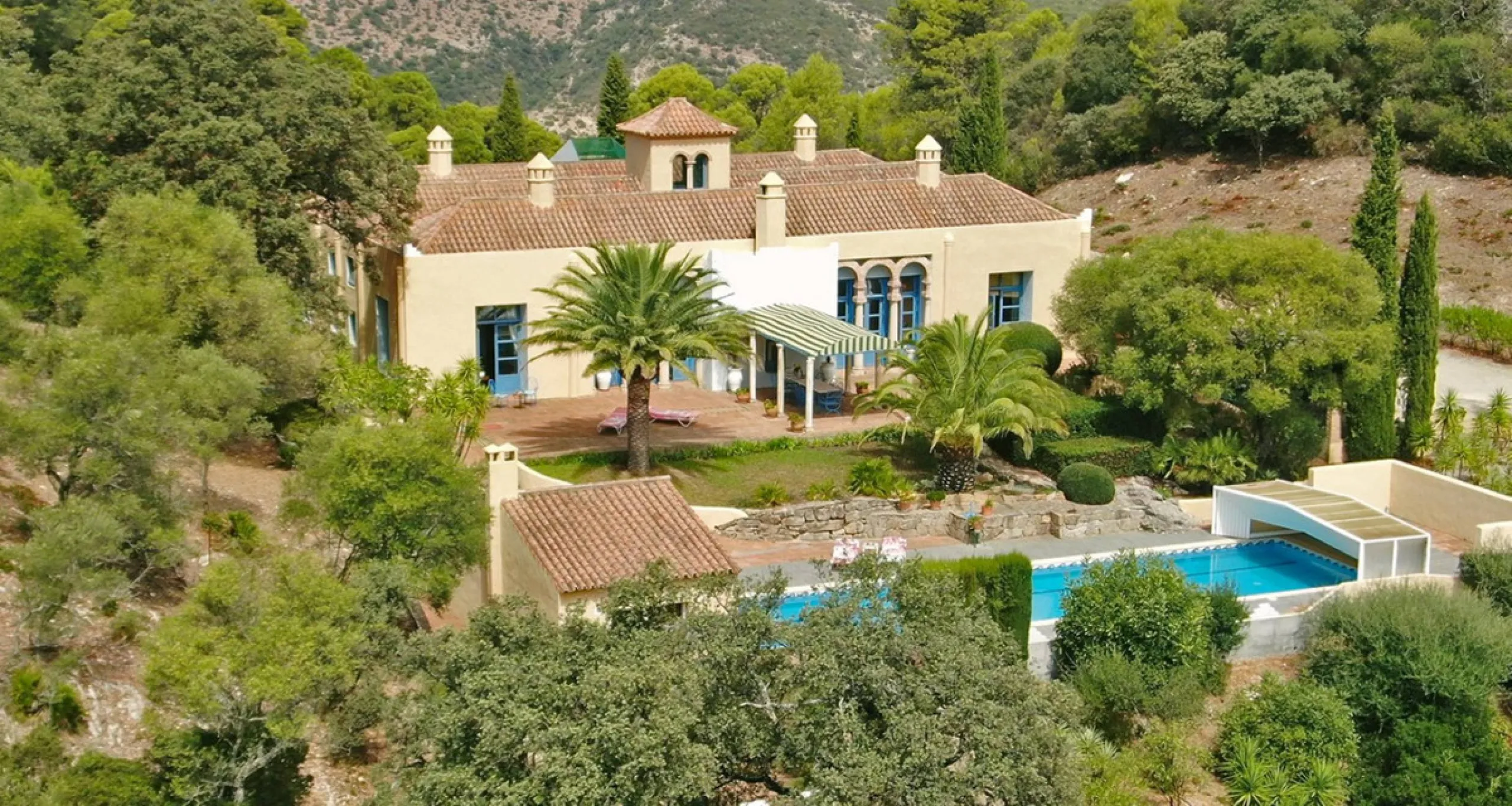 For sale Gaucin - luxury meets tradition in the heart of Southern Spain!   All 100% paperwork in order . Property has DAFO Nestled amidst the captivating landscapes near the picturesque white village of Gaucin, this exquisite Country Estate effortlessly c