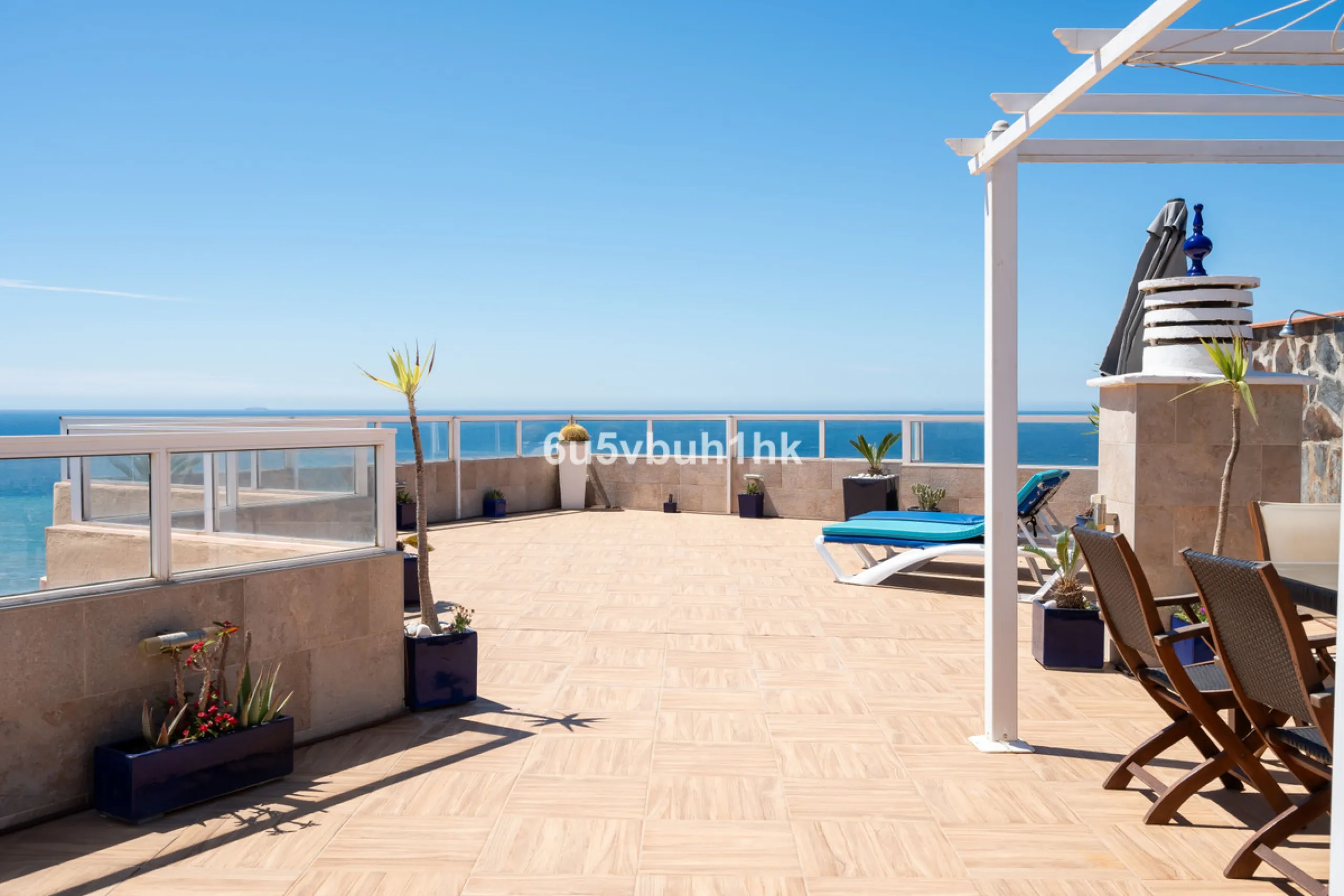 Apartment - Penthouse в продаже в Torrox, Málaga. В доме 3 спален и 2 ванных комнат. Площадь дома 137 м²