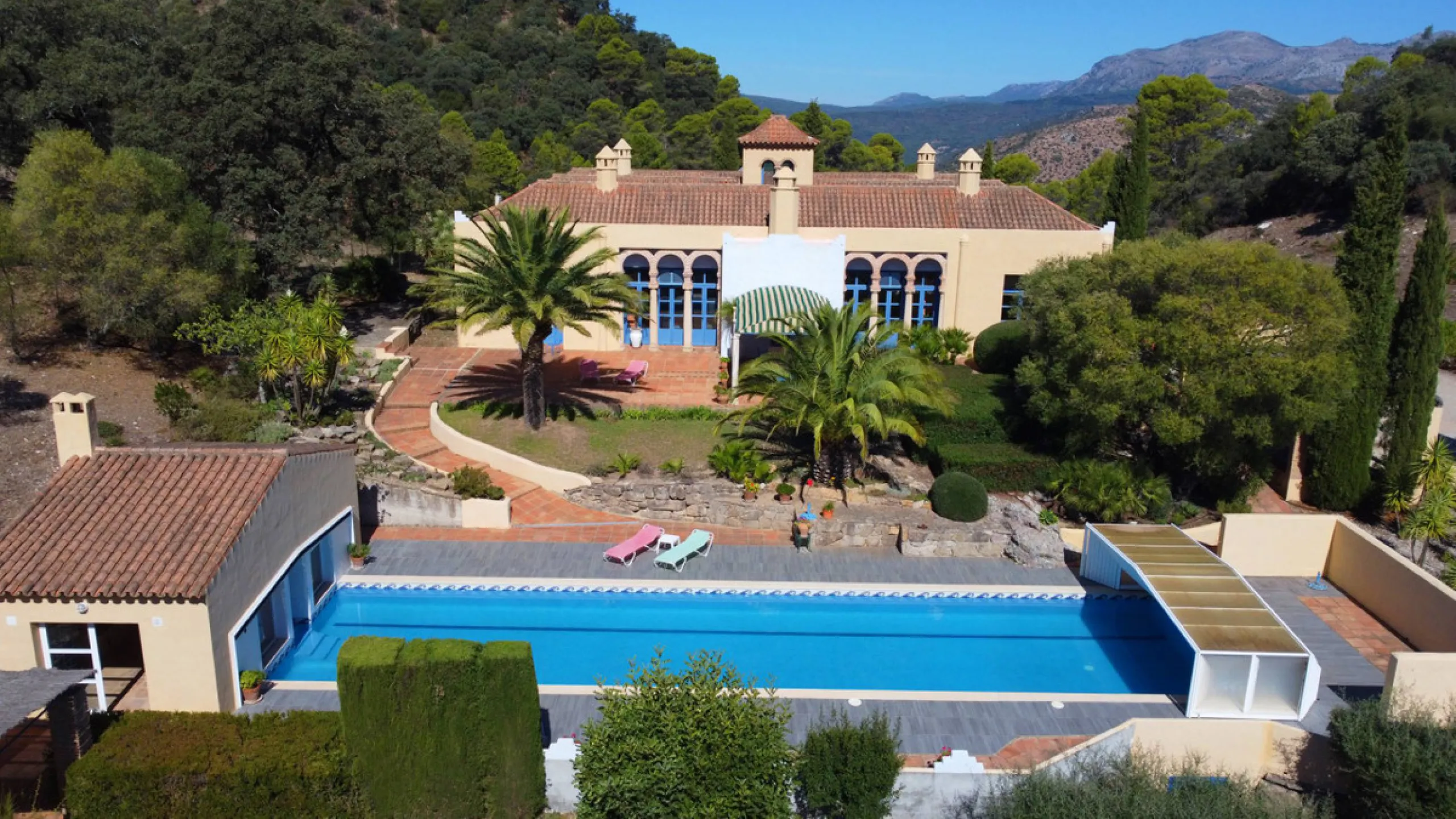 For sale Gaucin - luxury meets tradition in the heart of Southern Spain!   All 100% paperwork in order . Property has DAFO Nestled amidst the captivating landscapes near the picturesque white village of Gaucin, this exquisite Country Estate effortlessly c