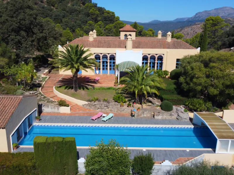 For sale Gaucin - luxury meets tradition in the heart of Southern Spain!   All 100% paperwork in order . Property has DAFO Nestled amidst the captivating landscapes near the picturesque white village of Gaucin, this exquisite Country Estate effortlessly c