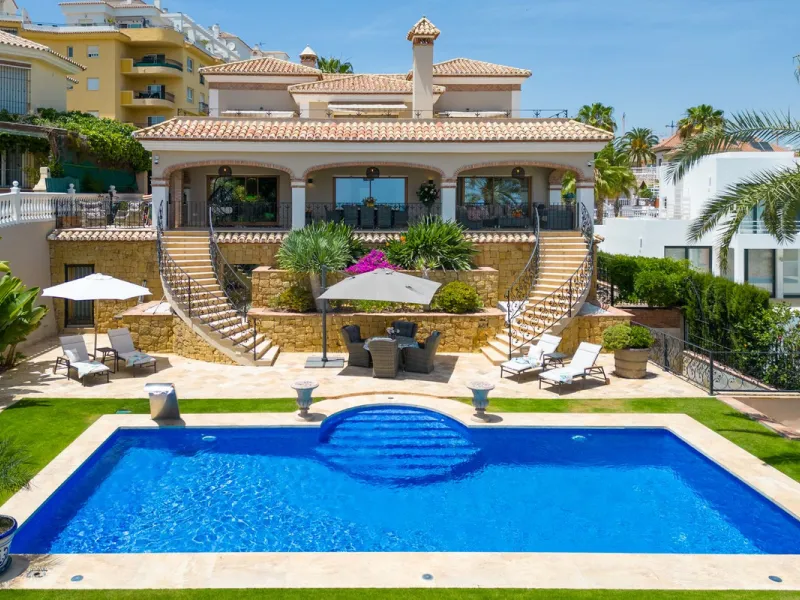 LUXURIOUS VILLA WITH SEA VIEWS AND TOP FACILITIES WITHIN WALKING DISTANCE OF LA CALA DE MIJAS