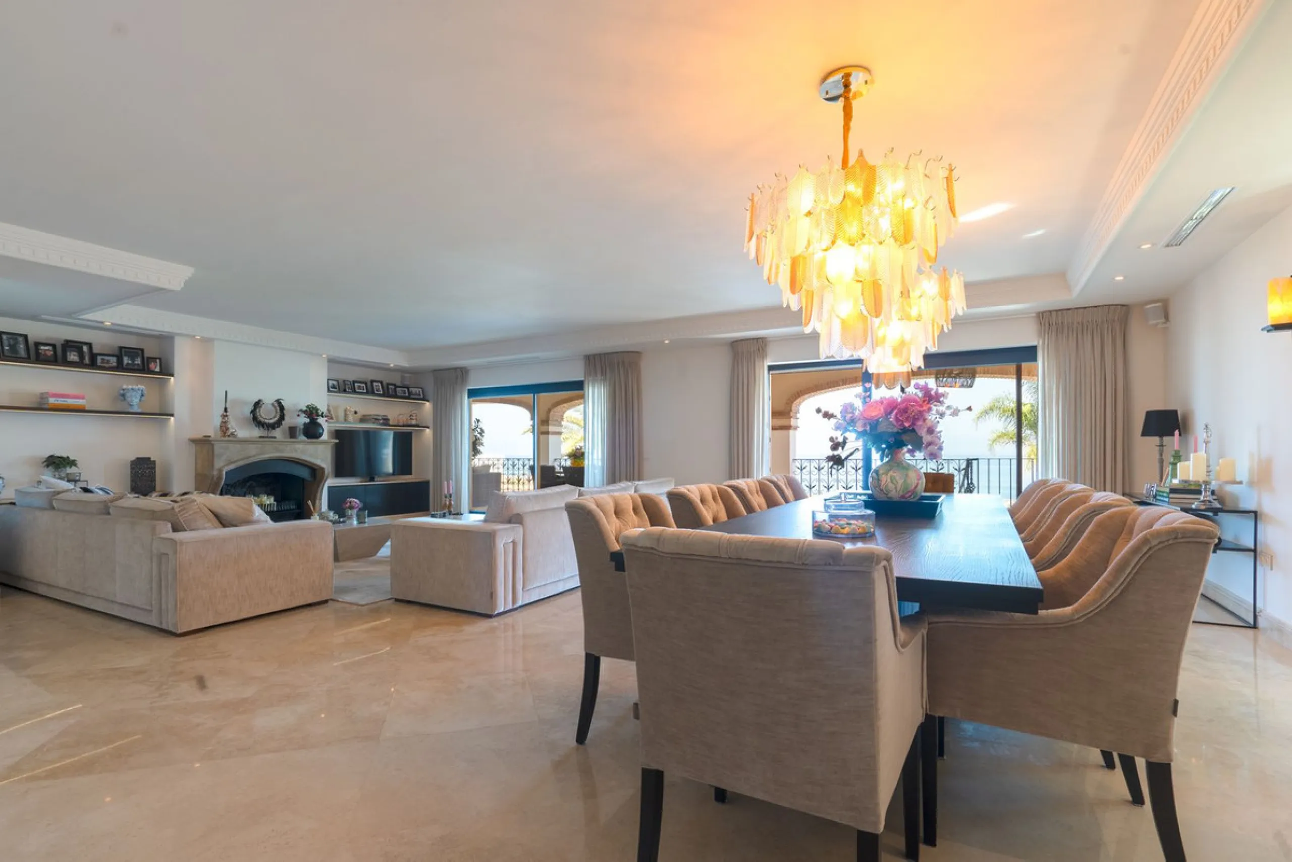 LUXURIOUS VILLA WITH SEA VIEWS AND TOP FACILITIES WITHIN WALKING DISTANCE OF LA CALA DE MIJAS