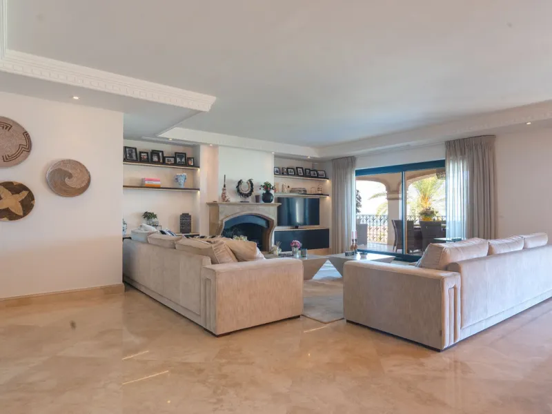 LUXURIOUS VILLA WITH SEA VIEWS AND TOP FACILITIES WITHIN WALKING DISTANCE OF LA CALA DE MIJAS