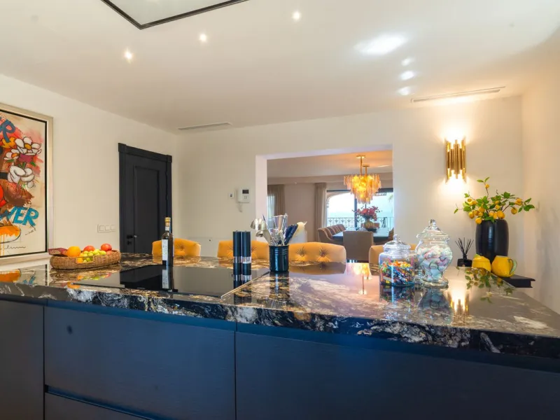 LUXURIOUS VILLA WITH SEA VIEWS AND TOP FACILITIES WITHIN WALKING DISTANCE OF LA CALA DE MIJAS