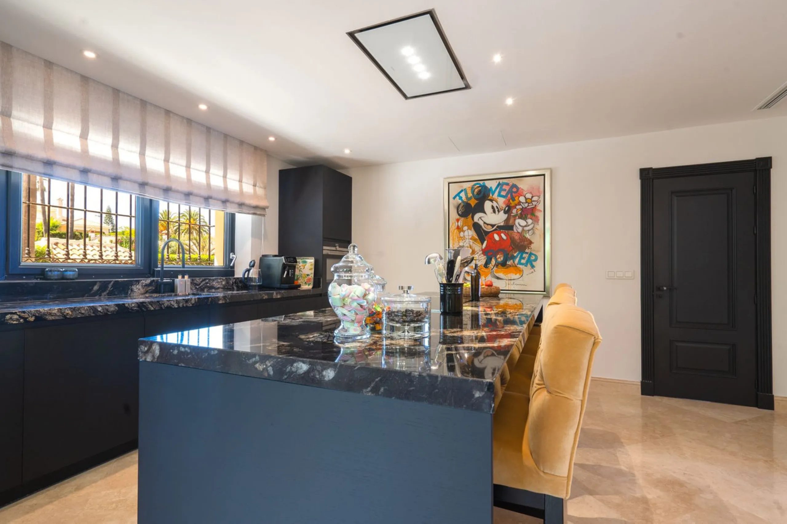 LUXURIOUS VILLA WITH SEA VIEWS AND TOP FACILITIES WITHIN WALKING DISTANCE OF LA CALA DE MIJAS