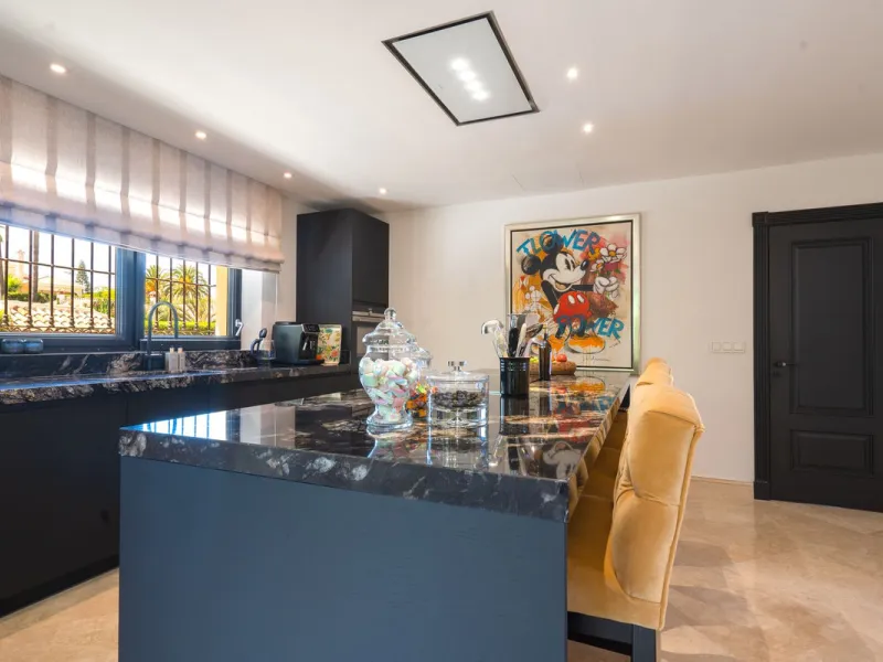LUXURIOUS VILLA WITH SEA VIEWS AND TOP FACILITIES WITHIN WALKING DISTANCE OF LA CALA DE MIJAS