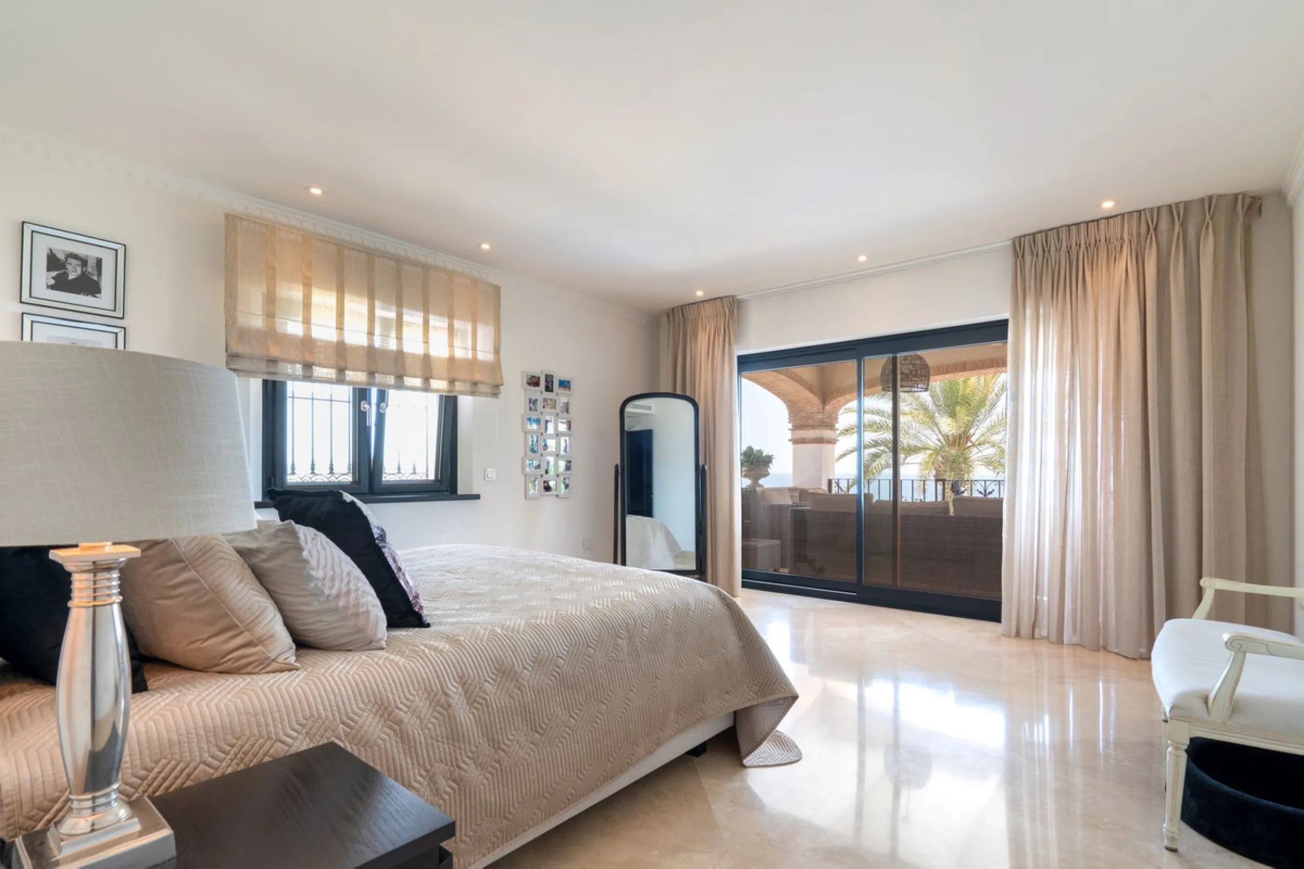 LUXURIOUS VILLA WITH SEA VIEWS AND TOP FACILITIES WITHIN WALKING DISTANCE OF LA CALA DE MIJAS