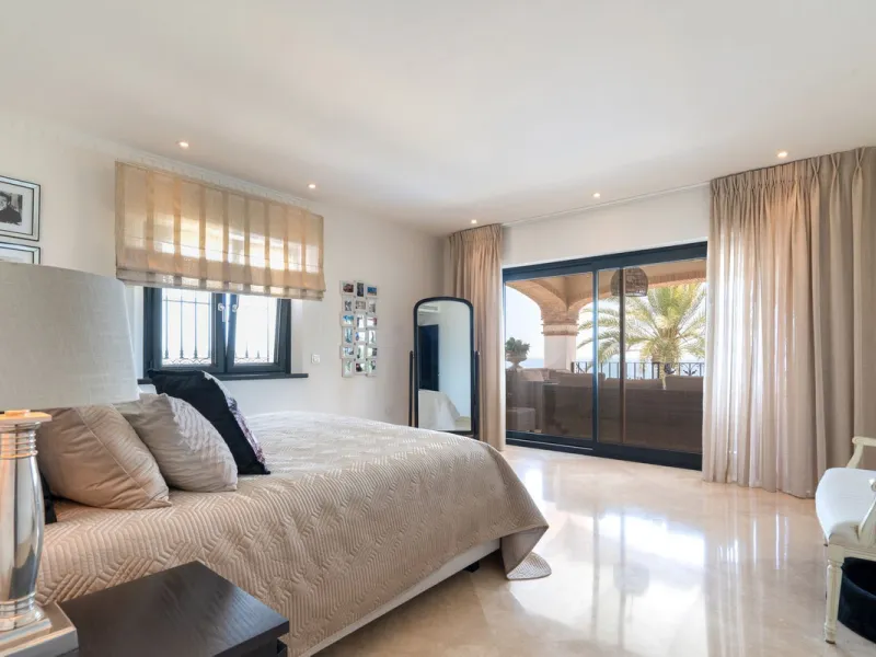 LUXURIOUS VILLA WITH SEA VIEWS AND TOP FACILITIES WITHIN WALKING DISTANCE OF LA CALA DE MIJAS