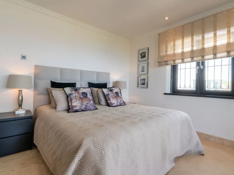 LUXURIOUS VILLA WITH SEA VIEWS AND TOP FACILITIES WITHIN WALKING DISTANCE OF LA CALA DE MIJAS