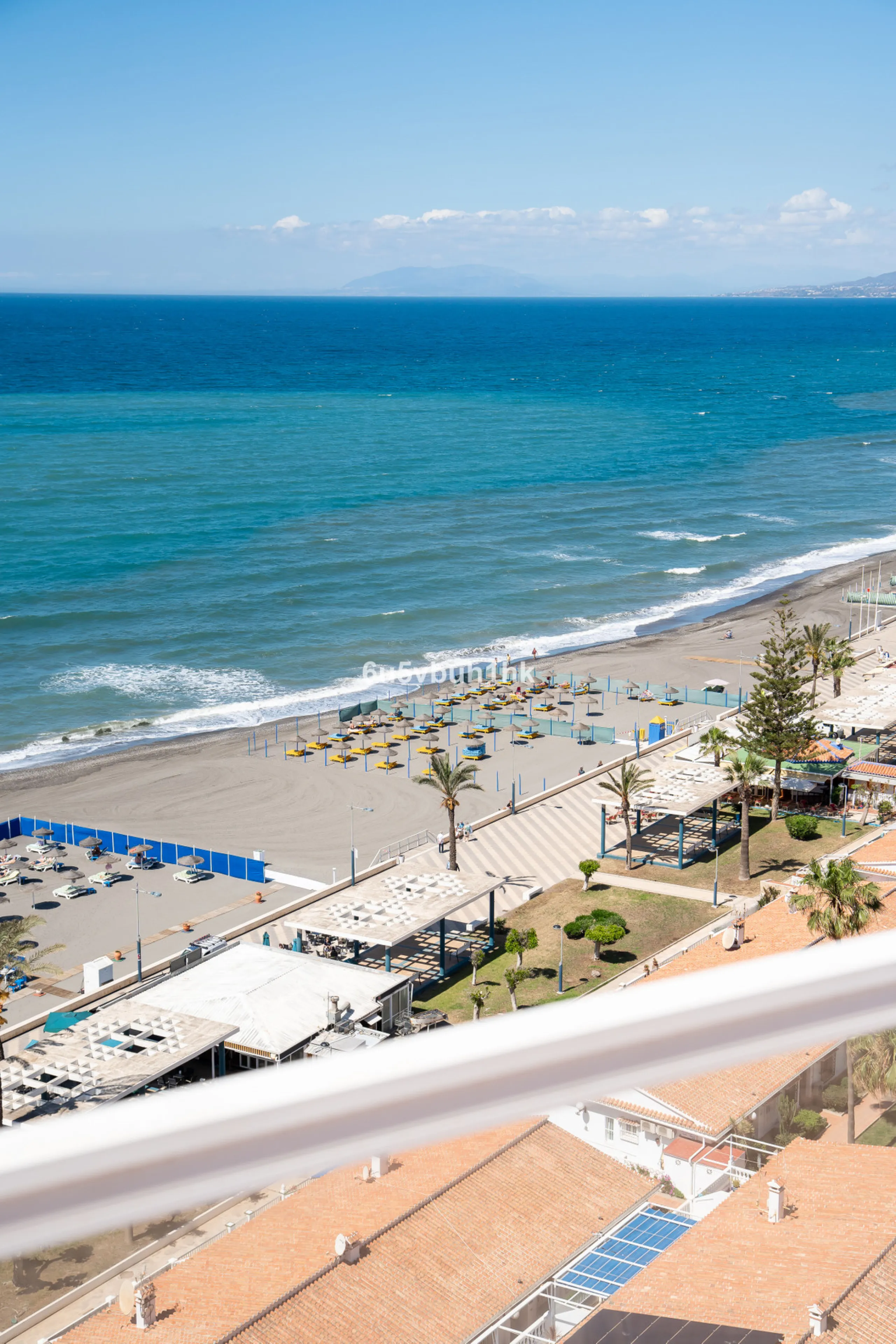 Apartment - Penthouse в продаже в Torrox, Málaga. В доме 3 спален и 2 ванных комнат. Площадь дома 137 м²