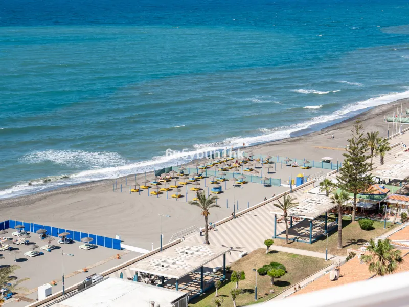 Apartment - Penthouse в продаже в Torrox, Málaga. В доме 3 спален и 2 ванных комнат. Площадь дома 137 м²
