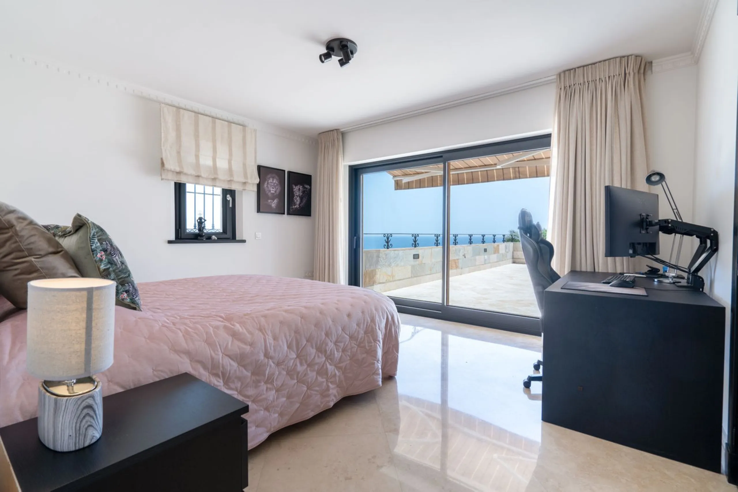 LUXURIOUS VILLA WITH SEA VIEWS AND TOP FACILITIES WITHIN WALKING DISTANCE OF LA CALA DE MIJAS