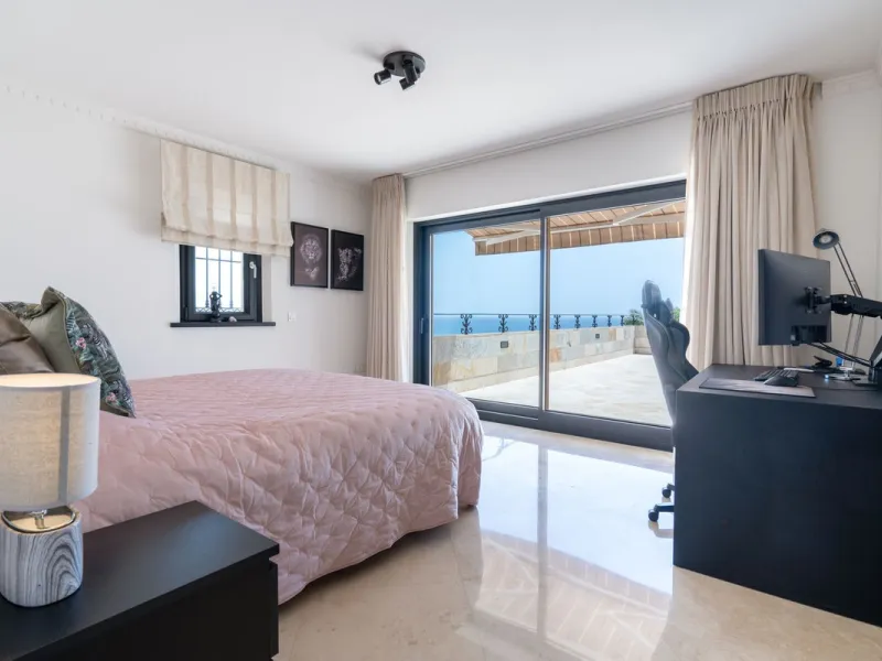 LUXURIOUS VILLA WITH SEA VIEWS AND TOP FACILITIES WITHIN WALKING DISTANCE OF LA CALA DE MIJAS