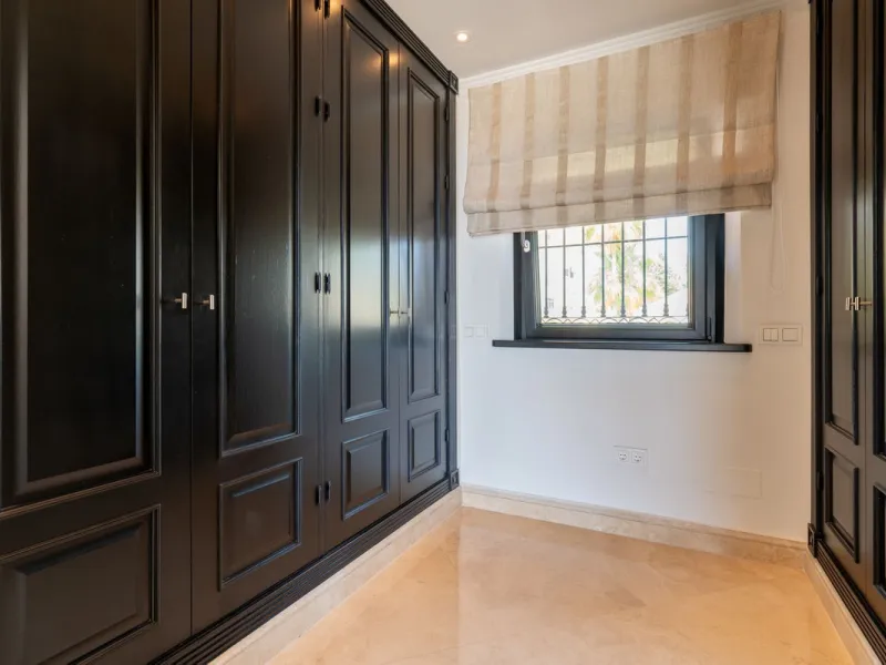 LUXURIOUS VILLA WITH SEA VIEWS AND TOP FACILITIES WITHIN WALKING DISTANCE OF LA CALA DE MIJAS