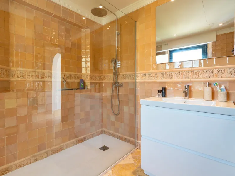 LUXURIOUS VILLA WITH SEA VIEWS AND TOP FACILITIES WITHIN WALKING DISTANCE OF LA CALA DE MIJAS