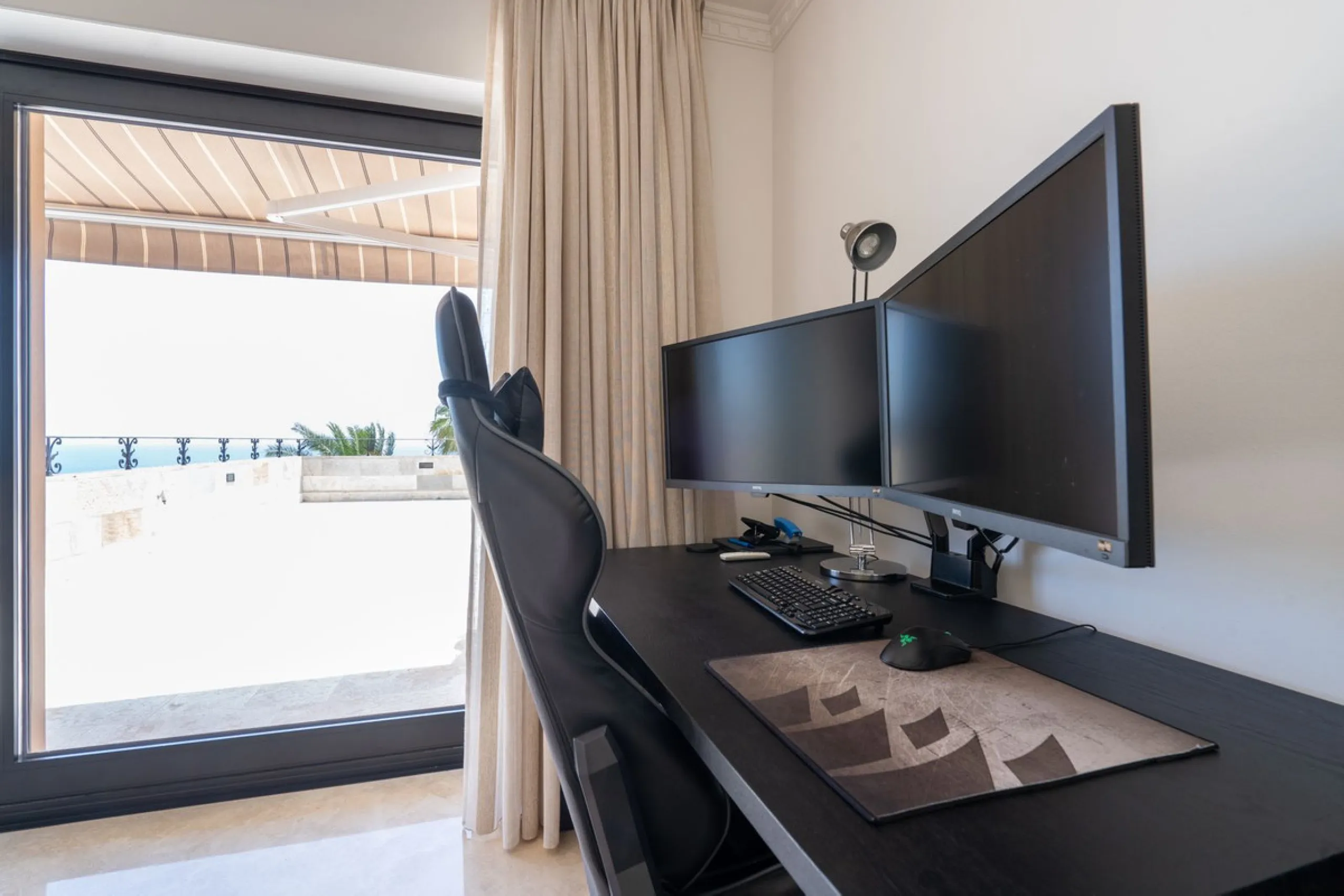 LUXURIOUS VILLA WITH SEA VIEWS AND TOP FACILITIES WITHIN WALKING DISTANCE OF LA CALA DE MIJAS