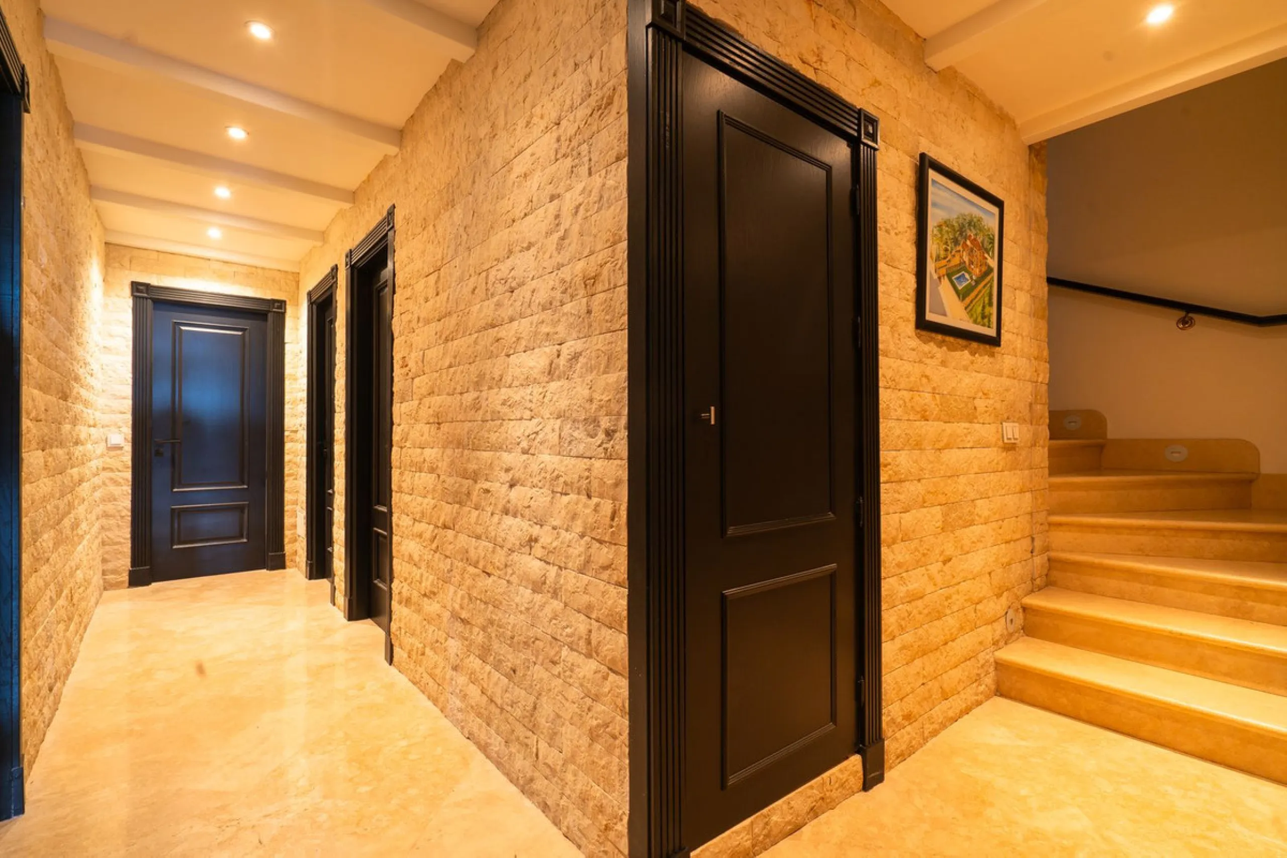 LUXURIOUS VILLA WITH SEA VIEWS AND TOP FACILITIES WITHIN WALKING DISTANCE OF LA CALA DE MIJAS