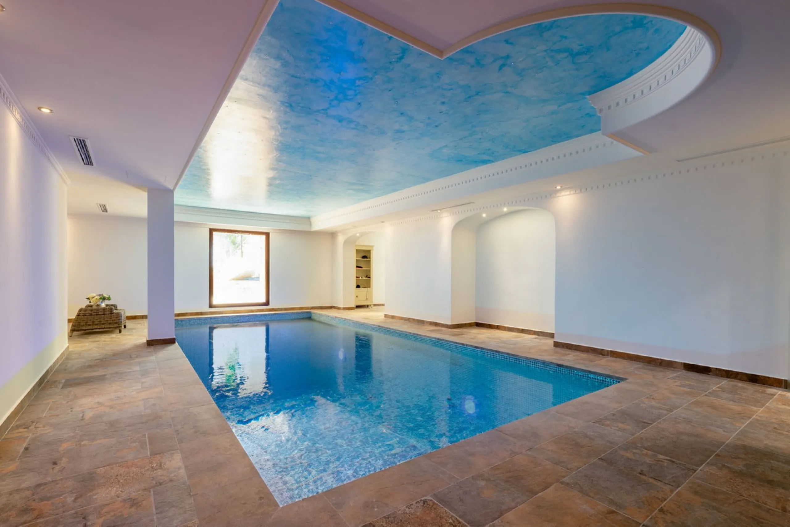LUXURIOUS VILLA WITH SEA VIEWS AND TOP FACILITIES WITHIN WALKING DISTANCE OF LA CALA DE MIJAS
