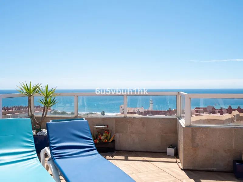Apartment - Penthouse в продаже в Torrox, Málaga. В доме 3 спален и 2 ванных комнат. Площадь дома 137 м²