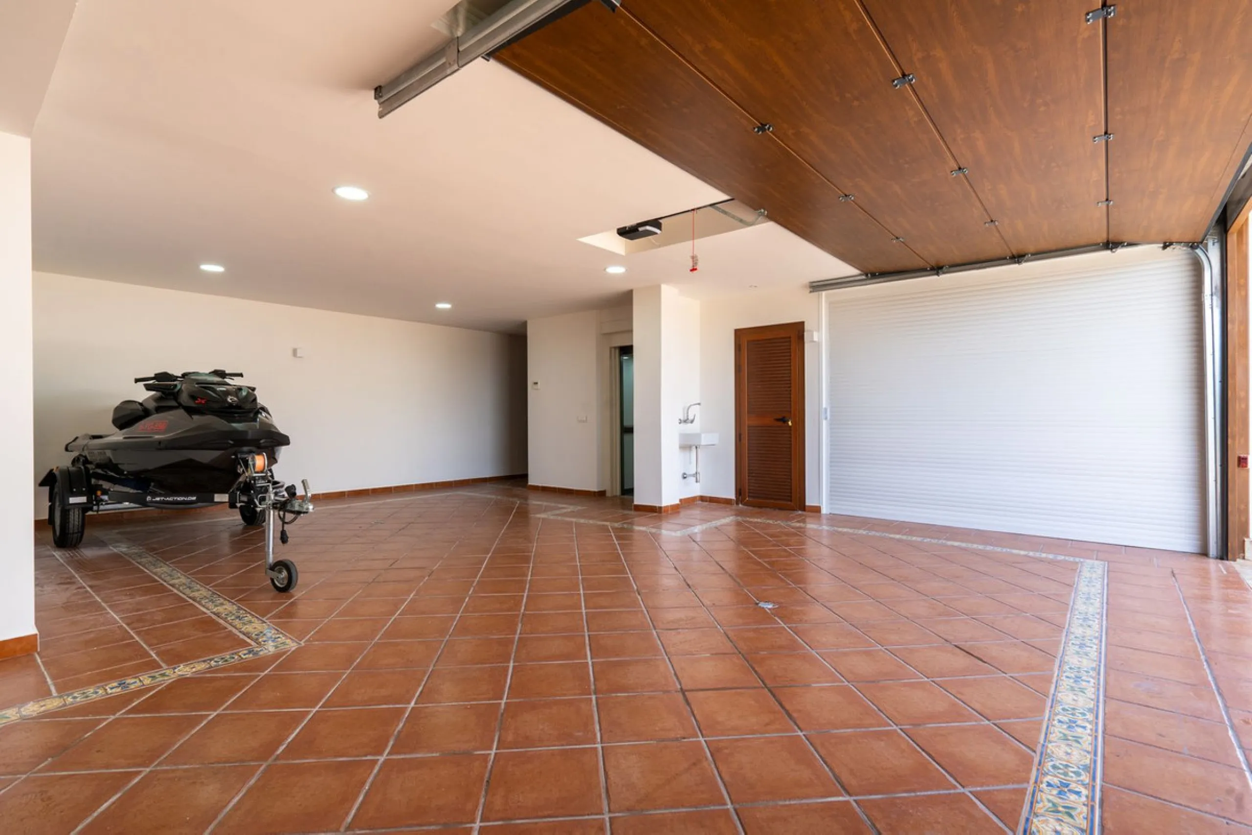 LUXURIOUS VILLA WITH SEA VIEWS AND TOP FACILITIES WITHIN WALKING DISTANCE OF LA CALA DE MIJAS