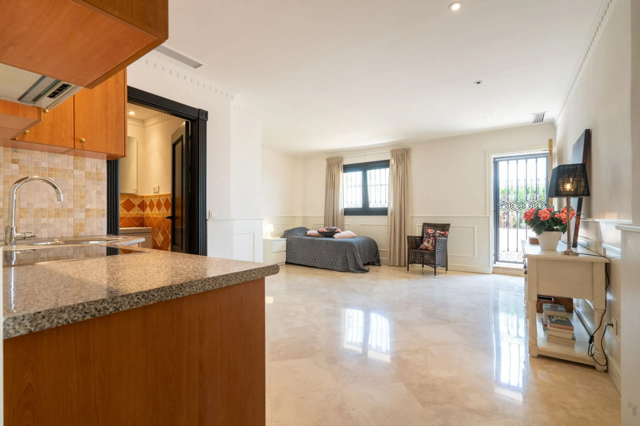 LUXURIOUS VILLA WITH SEA VIEWS AND TOP FACILITIES WITHIN WALKING DISTANCE OF LA CALA DE MIJAS
