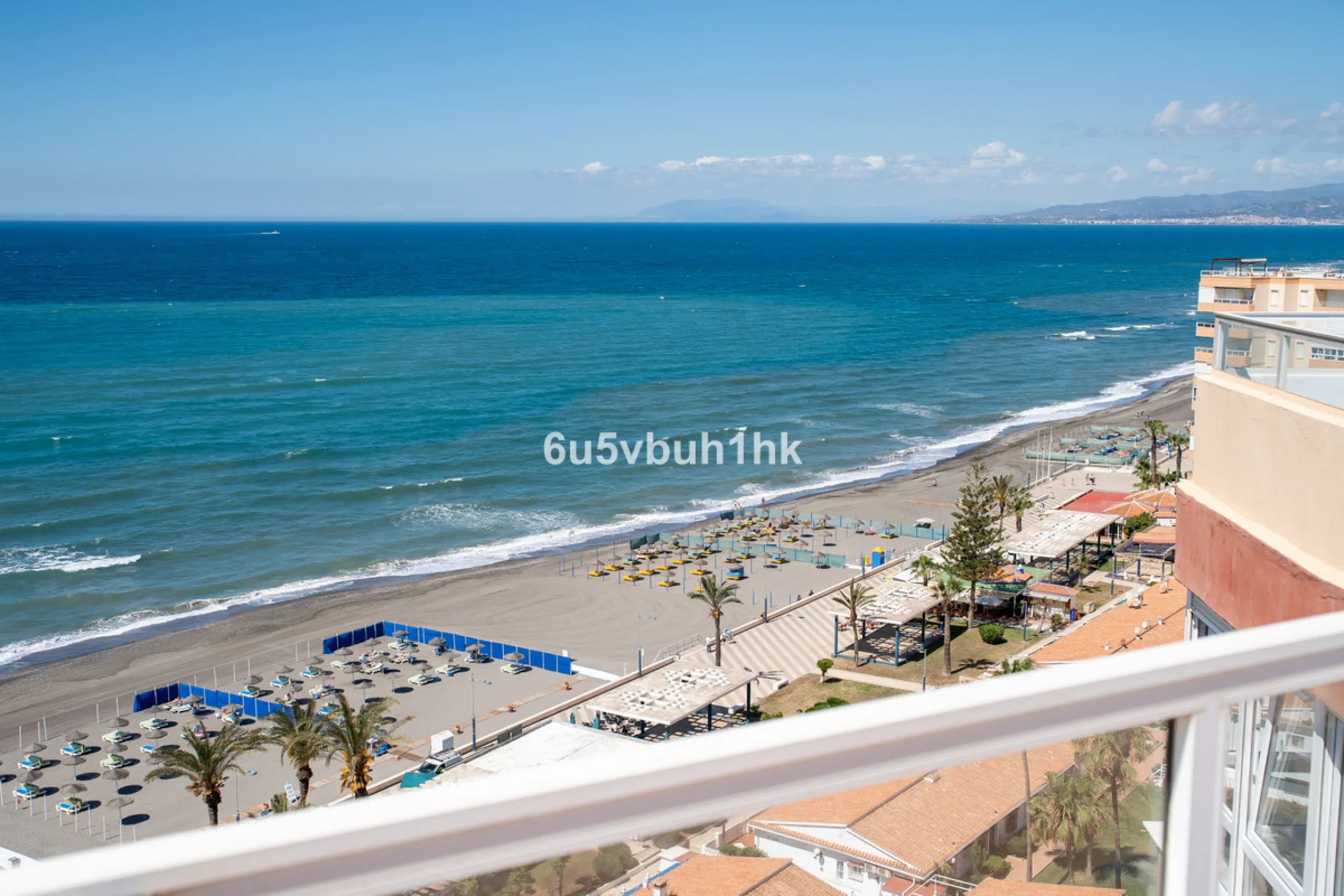 Apartment - Penthouse в продаже в Torrox, Málaga. В доме 3 спален и 2 ванных комнат. Площадь дома 137 м²