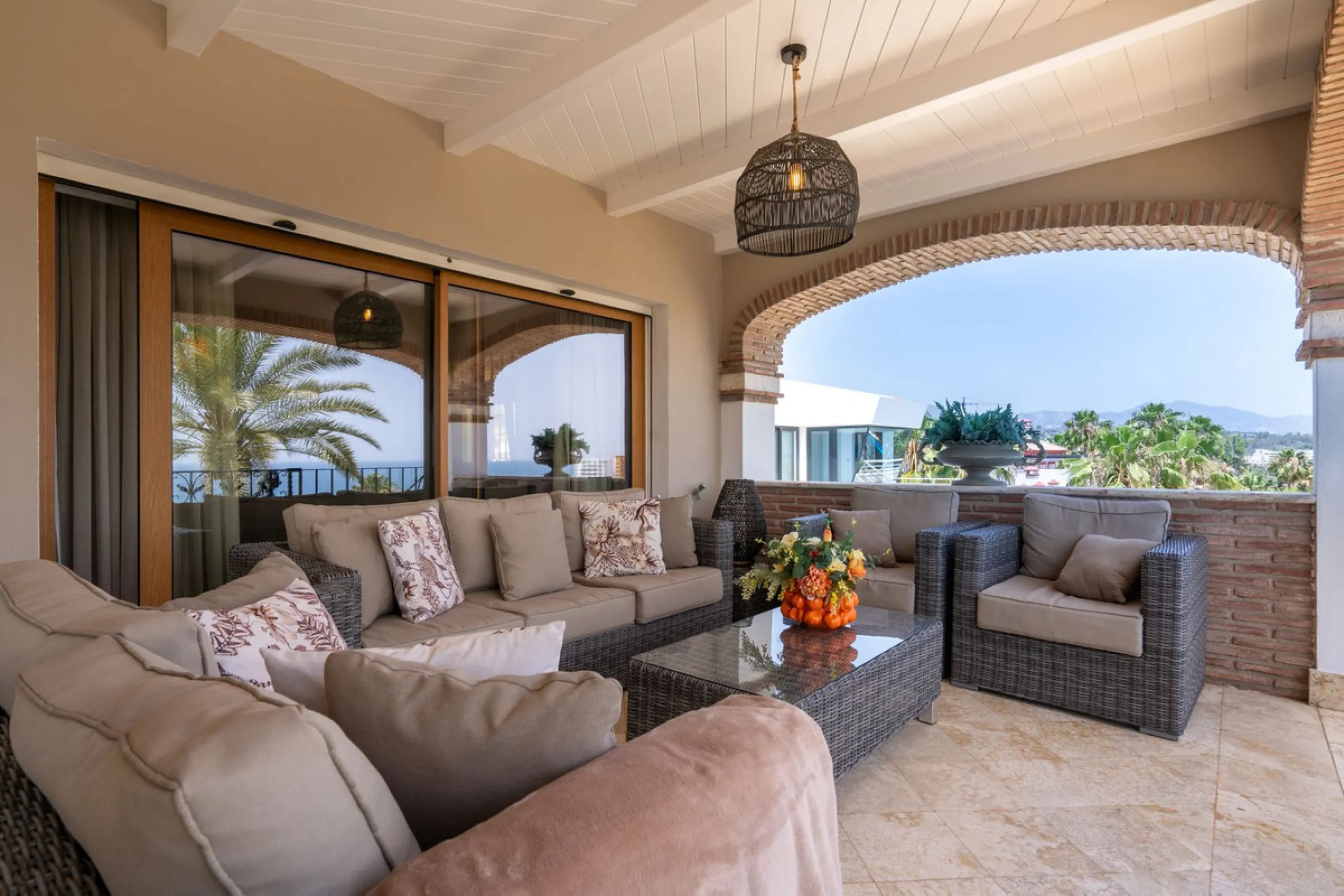 LUXURIOUS VILLA WITH SEA VIEWS AND TOP FACILITIES WITHIN WALKING DISTANCE OF LA CALA DE MIJAS