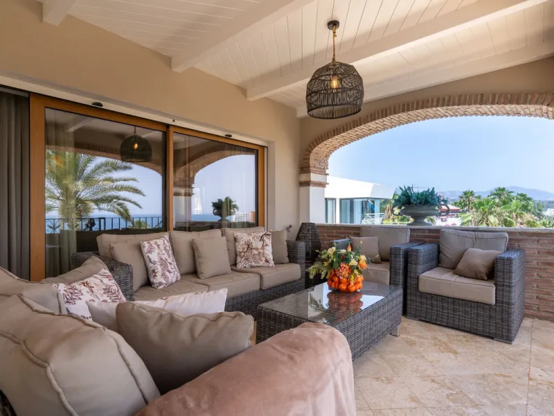LUXURIOUS VILLA WITH SEA VIEWS AND TOP FACILITIES WITHIN WALKING DISTANCE OF LA CALA DE MIJAS