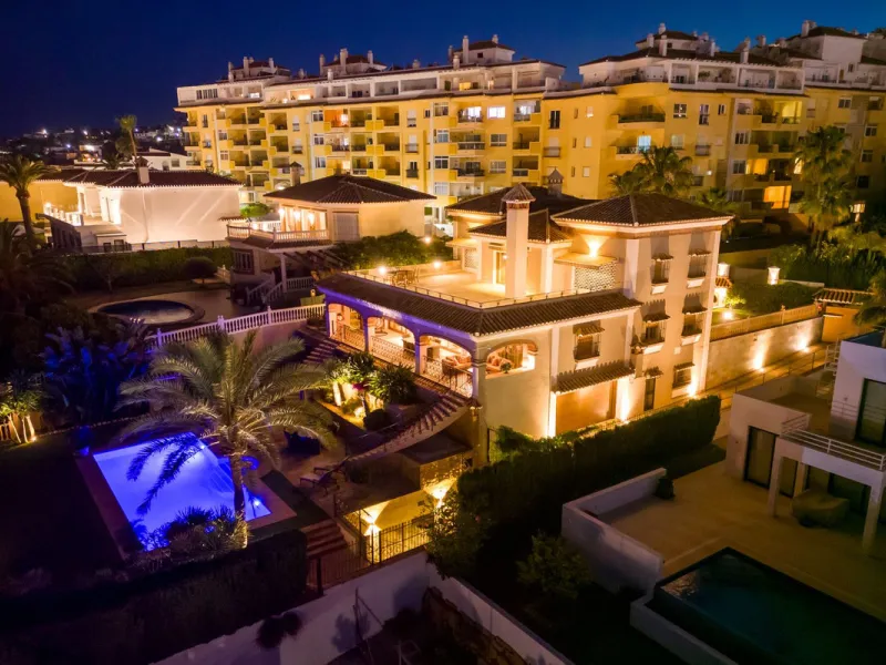 LUXURIOUS VILLA WITH SEA VIEWS AND TOP FACILITIES WITHIN WALKING DISTANCE OF LA CALA DE MIJAS