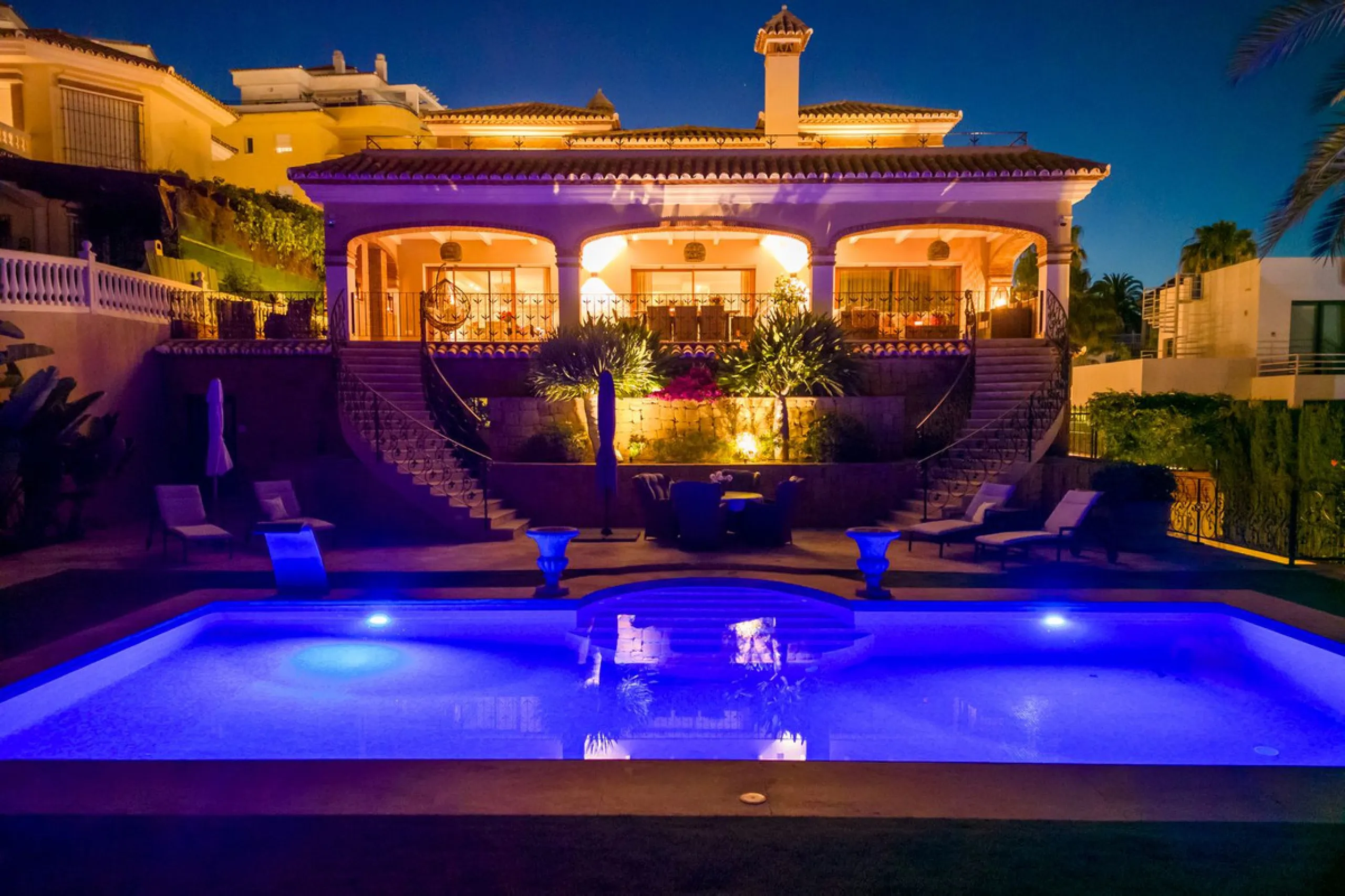 LUXURIOUS VILLA WITH SEA VIEWS AND TOP FACILITIES WITHIN WALKING DISTANCE OF LA CALA DE MIJAS