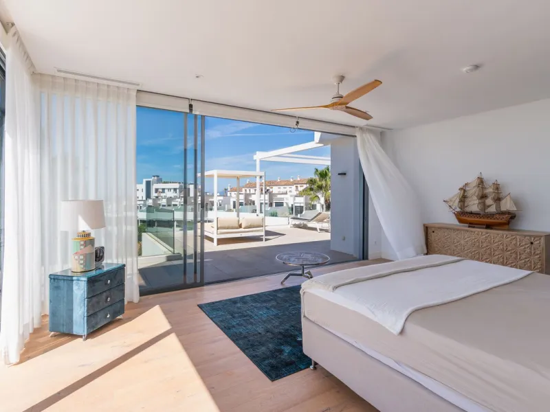 This exceptional luxury villa is situated in the prestigious area of Cabopino, Marbella East, offering a prime front line golf location with captivating views of both the sea and lush fairways. Designed to the highest standards, the property spans a gener