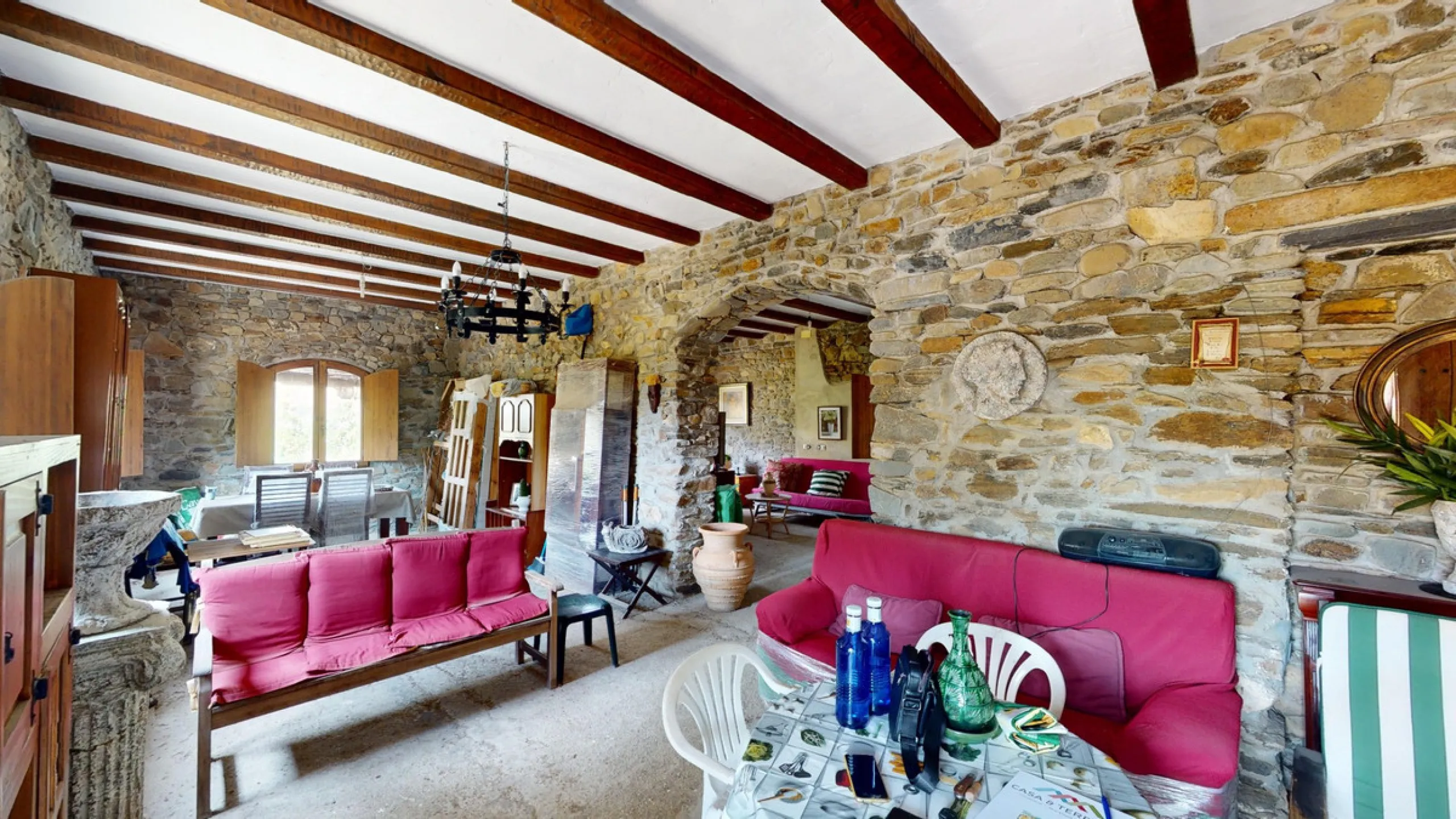Immerse yourself in the tranquility and rustic charm of this impressive country house located in the idyllic Rincón de la Victoria. With a stone facade that exudes authenticity and character, this property is perfect for those seeking a serene and spaciou
