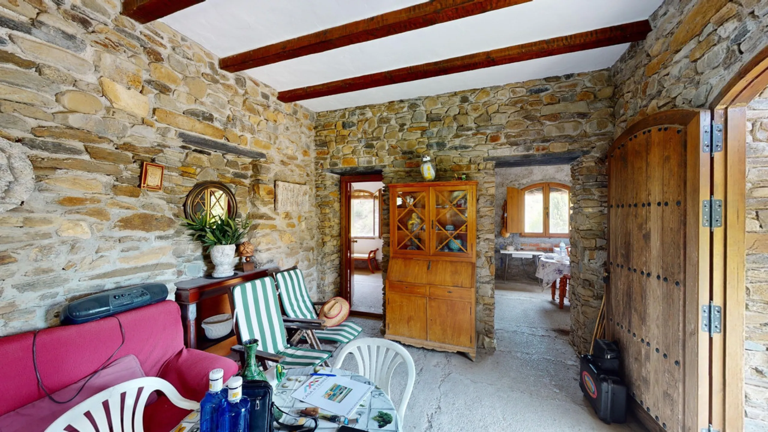 Immerse yourself in the tranquility and rustic charm of this impressive country house located in the idyllic Rincón de la Victoria. With a stone facade that exudes authenticity and character, this property is perfect for those seeking a serene and spaciou