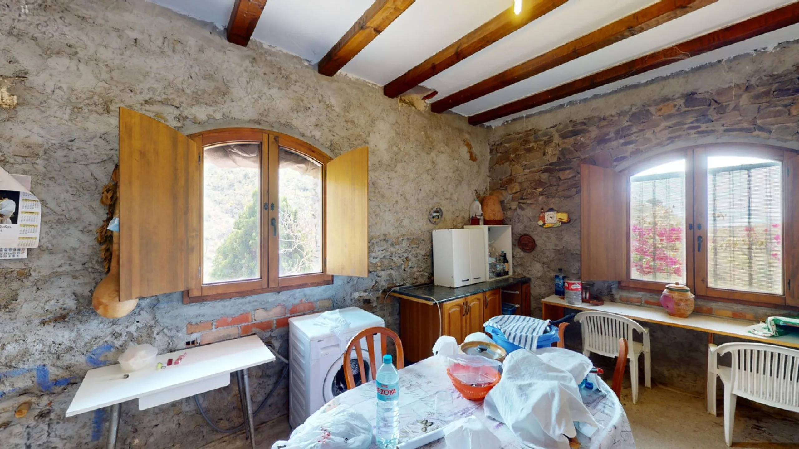 Immerse yourself in the tranquility and rustic charm of this impressive country house located in the idyllic Rincón de la Victoria. With a stone facade that exudes authenticity and character, this property is perfect for those seeking a serene and spaciou
