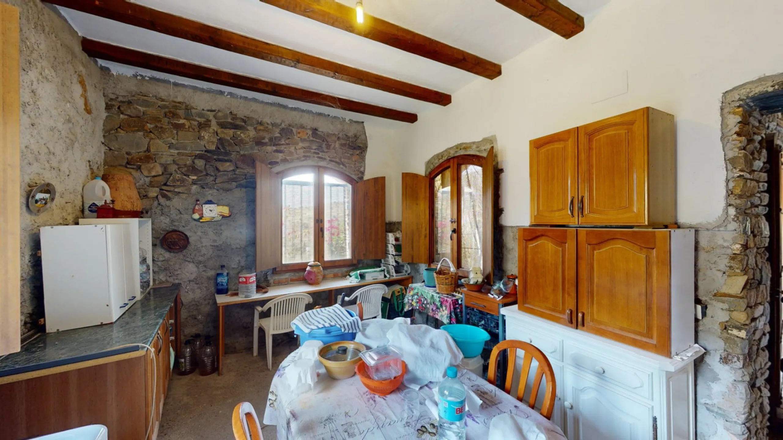 Immerse yourself in the tranquility and rustic charm of this impressive country house located in the idyllic Rincón de la Victoria. With a stone facade that exudes authenticity and character, this property is perfect for those seeking a serene and spaciou