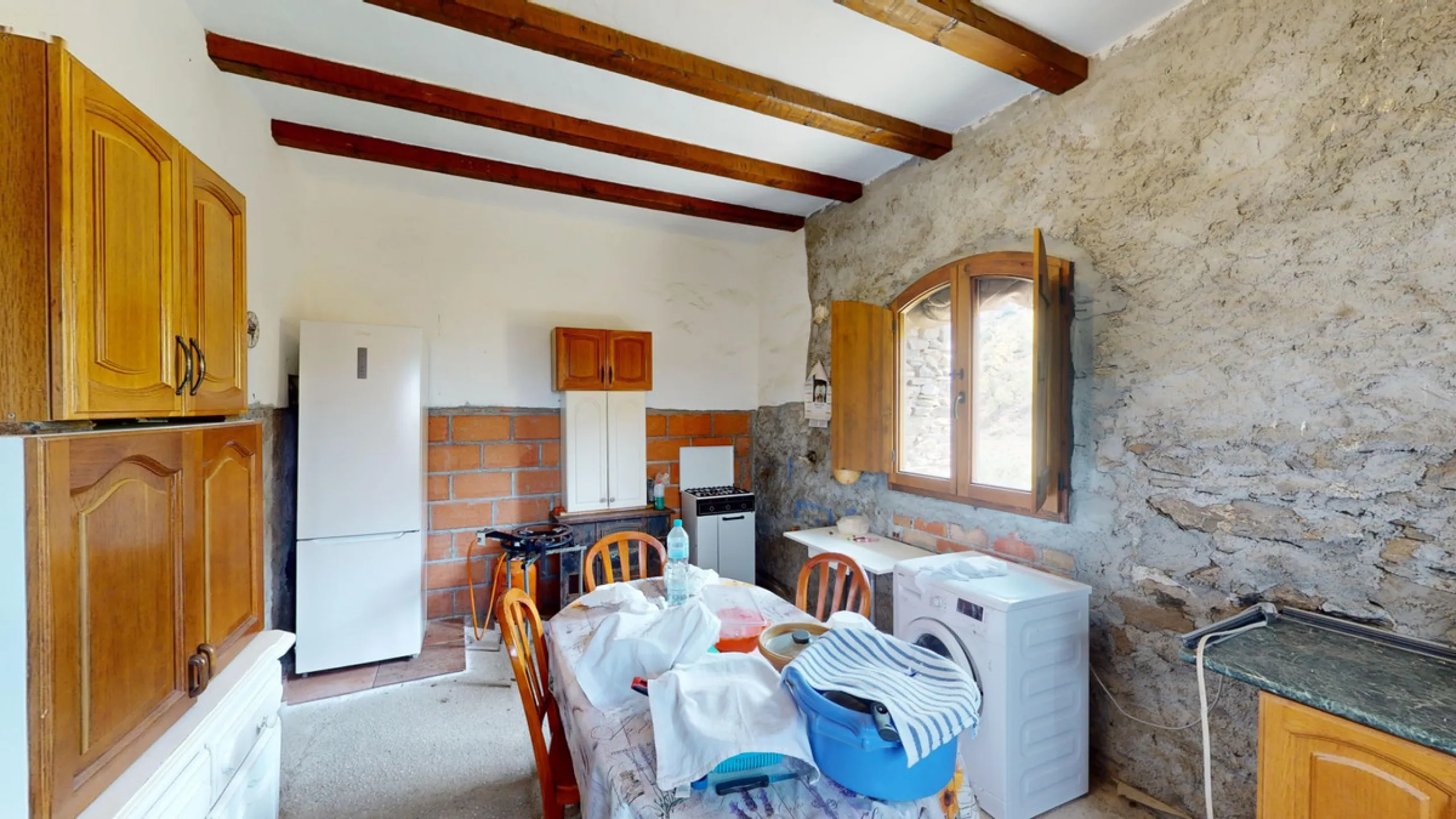 Immerse yourself in the tranquility and rustic charm of this impressive country house located in the idyllic Rincón de la Victoria. With a stone facade that exudes authenticity and character, this property is perfect for those seeking a serene and spaciou