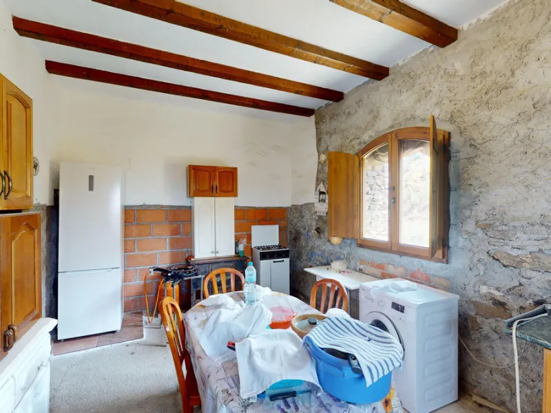 Immerse yourself in the tranquility and rustic charm of this impressive country house located in the idyllic Rincón de la Victoria. With a stone facade that exudes authenticity and character, this property is perfect for those seeking a serene and spaciou