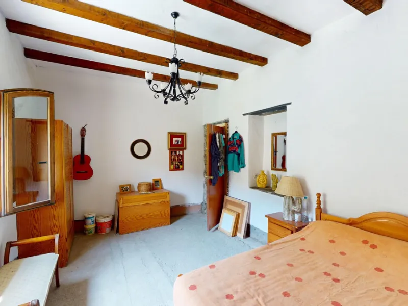 Immerse yourself in the tranquility and rustic charm of this impressive country house located in the idyllic Rincón de la Victoria. With a stone facade that exudes authenticity and character, this property is perfect for those seeking a serene and spaciou
