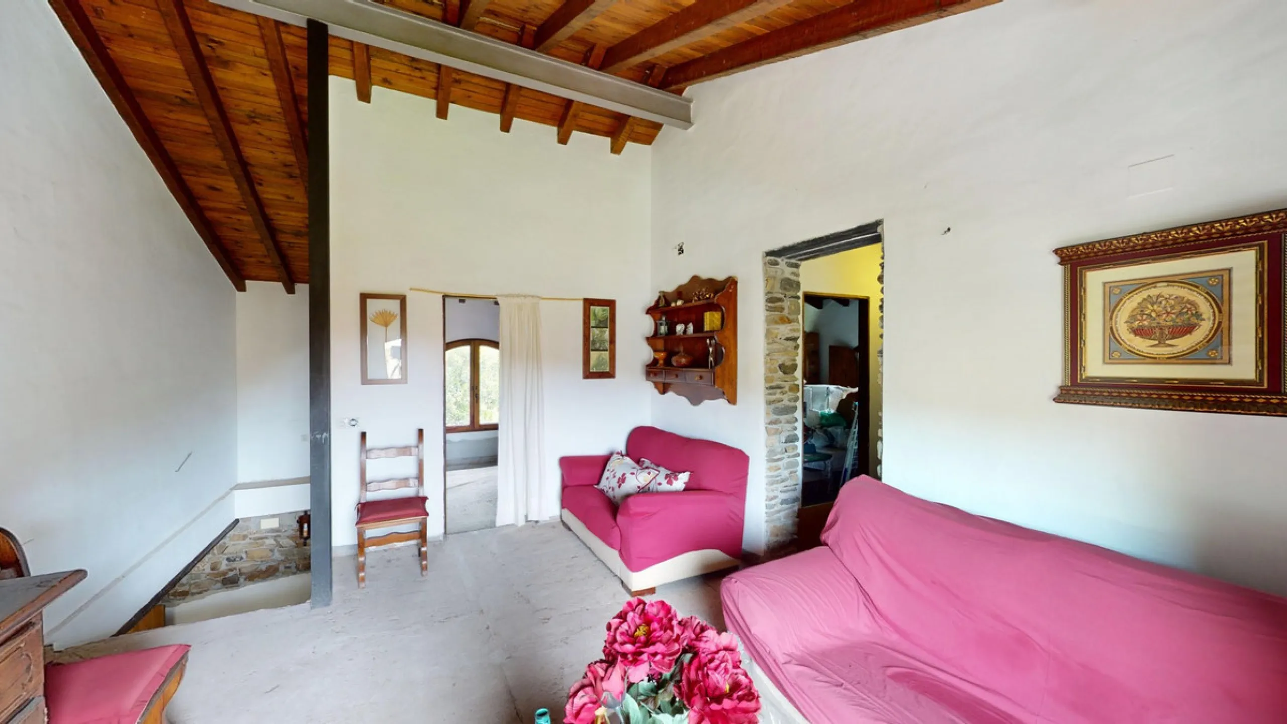 Immerse yourself in the tranquility and rustic charm of this impressive country house located in the idyllic Rincón de la Victoria. With a stone facade that exudes authenticity and character, this property is perfect for those seeking a serene and spaciou