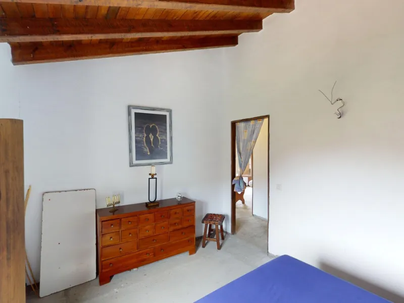 Immerse yourself in the tranquility and rustic charm of this impressive country house located in the idyllic Rincón de la Victoria. With a stone facade that exudes authenticity and character, this property is perfect for those seeking a serene and spaciou