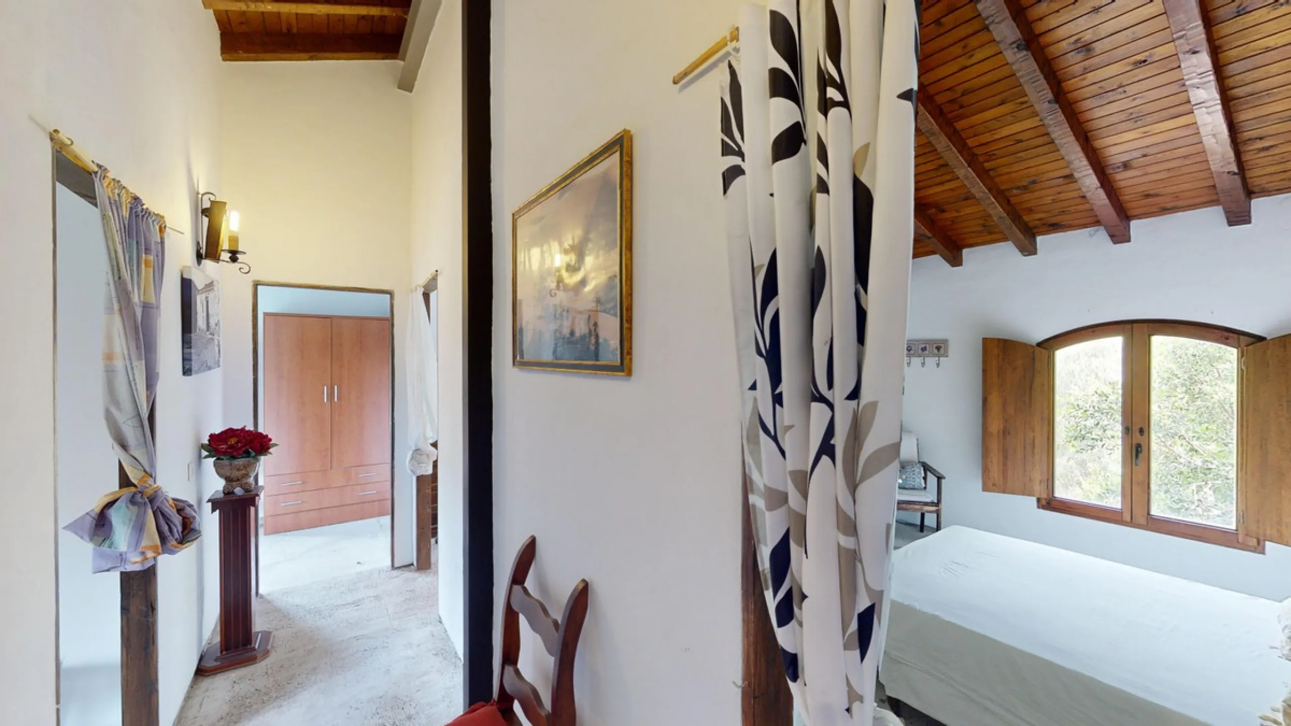 Immerse yourself in the tranquility and rustic charm of this impressive country house located in the idyllic Rincón de la Victoria. With a stone facade that exudes authenticity and character, this property is perfect for those seeking a serene and spaciou