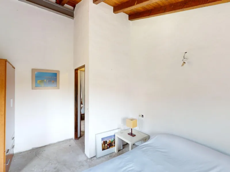 Immerse yourself in the tranquility and rustic charm of this impressive country house located in the idyllic Rincón de la Victoria. With a stone facade that exudes authenticity and character, this property is perfect for those seeking a serene and spaciou