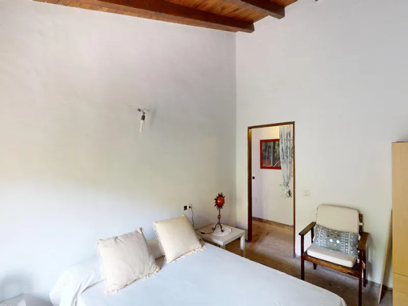 Immerse yourself in the tranquility and rustic charm of this impressive country house located in the idyllic Rincón de la Victoria. With a stone facade that exudes authenticity and character, this property is perfect for those seeking a serene and spaciou