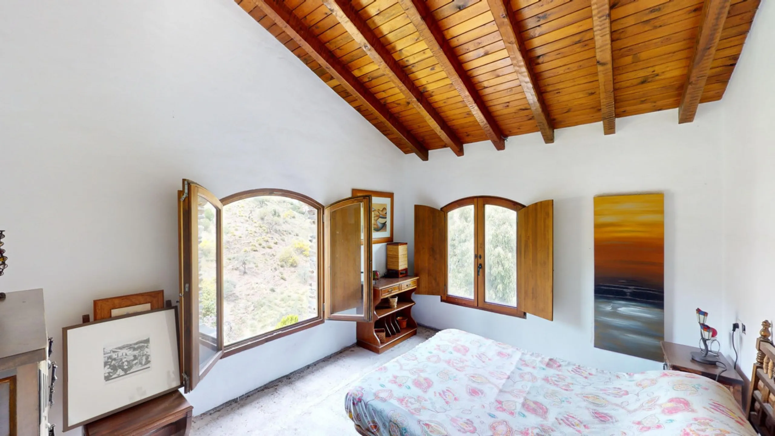 Immerse yourself in the tranquility and rustic charm of this impressive country house located in the idyllic Rincón de la Victoria. With a stone facade that exudes authenticity and character, this property is perfect for those seeking a serene and spaciou
