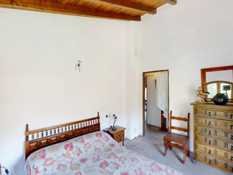 Immerse yourself in the tranquility and rustic charm of this impressive country house located in the idyllic Rincón de la Victoria. With a stone facade that exudes authenticity and character, this property is perfect for those seeking a serene and spaciou