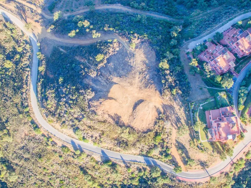 House - Finca - Cortijo в продаже в Marbella, Málaga. В доме 3 спален и 4 ванных комнат. Площадь дома 1000 м². Площадь участка 50000 м²