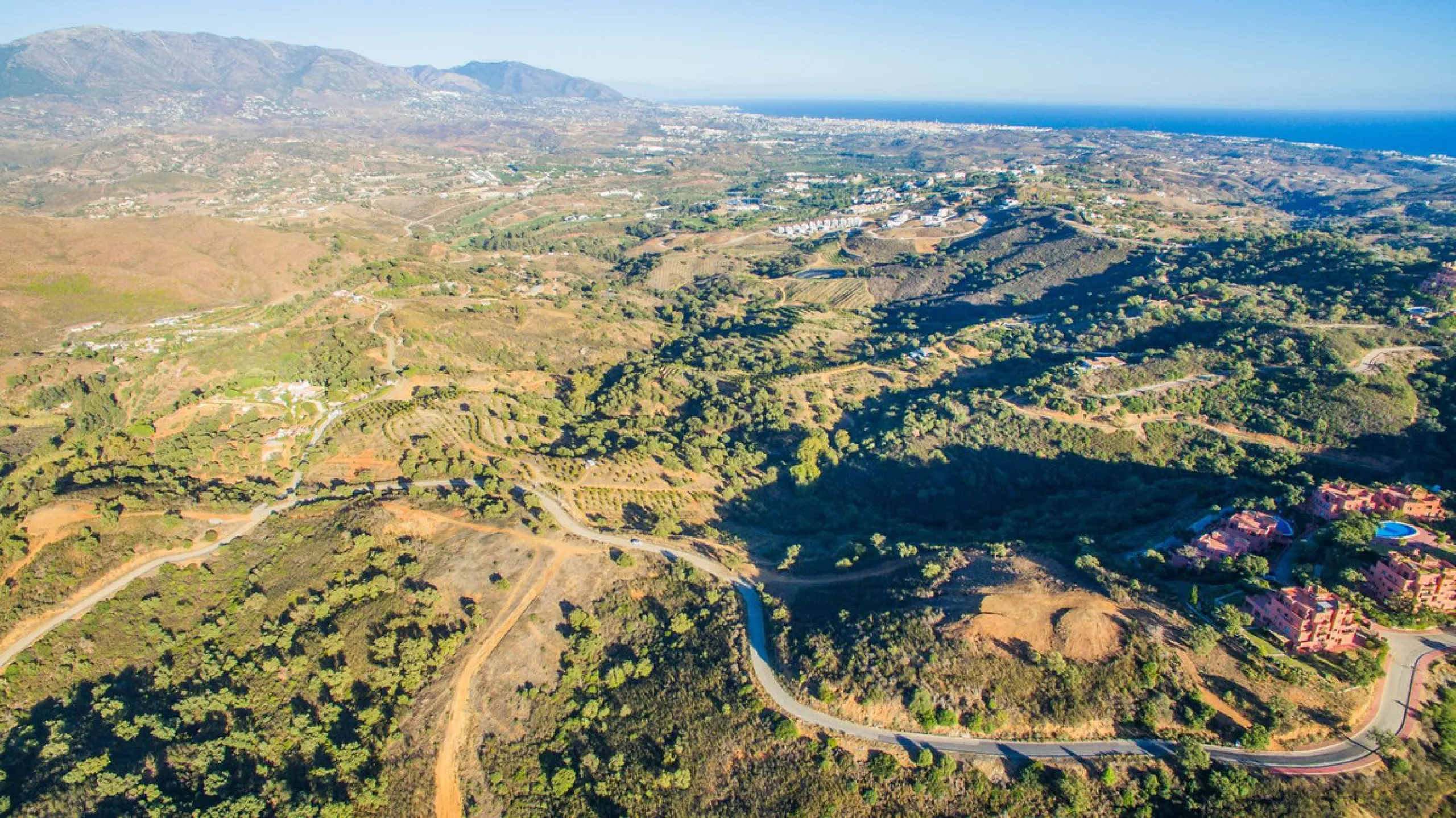House - Finca - Cortijo в продаже в Marbella, Málaga. В доме 3 спален и 4 ванных комнат. Площадь дома 1000 м². Площадь участка 50000 м²